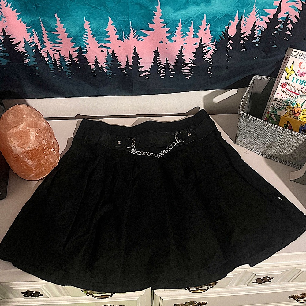 Black alt pleated mini skirt with silver chain